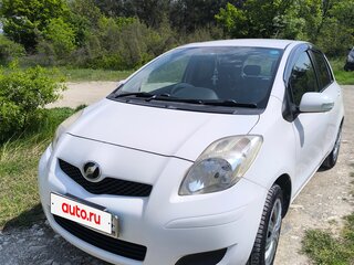 2009 Toyota Vitz II (XP90), белый, 650000 рублей, вид 1