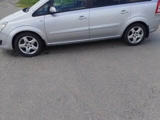 2008 Opel Zafira B Рестайлинг, серебристый, 760000 рублей, вид 4