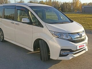 2015 Honda Stepwgn V, белый, 1710000 рублей, вид 1
