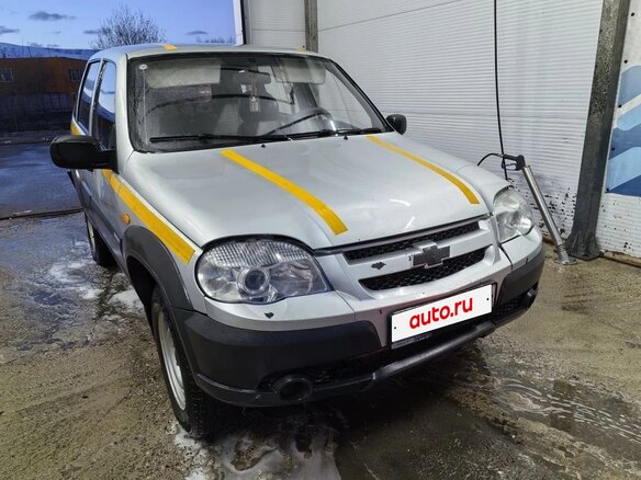 2010 Chevrolet Niva I Рестайлинг, серебристый, 330000 рублей