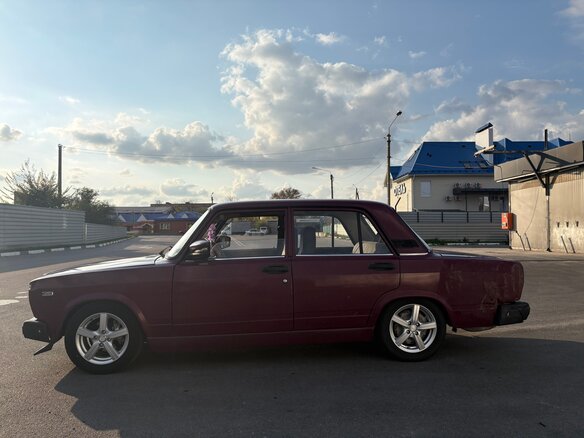 2004 Lada (ВАЗ) 2107, пурпурный, 150000 рублей - вид 3