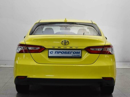 2018 Toyota Camry VIII (XV70), белый, 1415000 рублей, вид 3