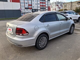2017 Volkswagen Polo V Рестайлинг, серебристый, 681000 рублей, вид 3