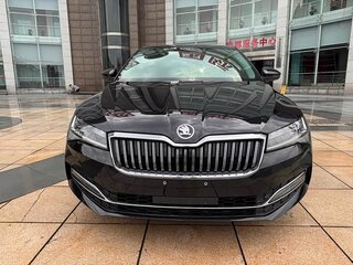 2022 Skoda Superb III Рестайлинг, коричневый, 1650000 рублей, вид 2