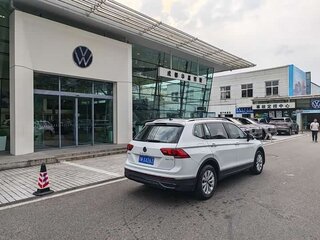 2024 Volkswagen Tiguan L II Рестайлинг (China Market), серый, 3106575 рублей, вид 2