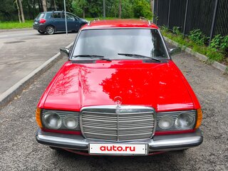 1981 Mercedes-Benz W123 230, красный, 2800000 рублей, вид 2