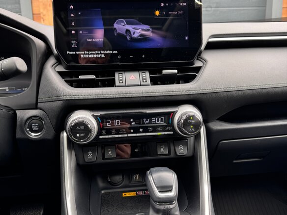 2024 Toyota RAV4 V (XA50), чёрный, 4095000 рублей - вид 6