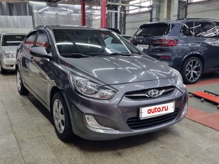 2013 Hyundai Solaris I, серый, 900000 рублей, вид 2
