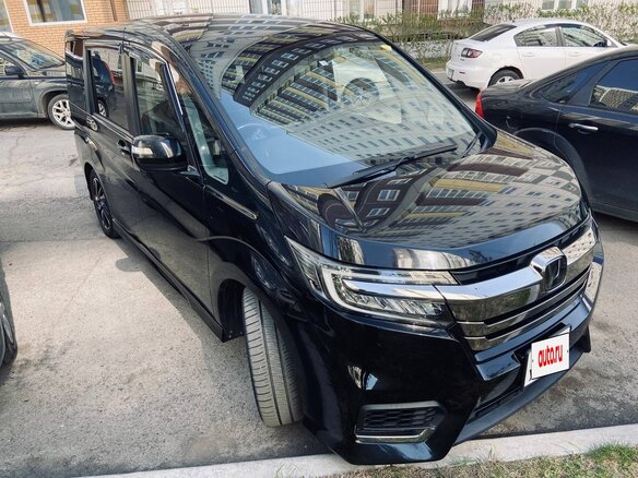 2017 Honda Stepwgn Spada V Рестайлинг, чёрный, 2390000 рублей