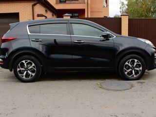 2021 Kia Sportage IV Рестайлинг, чёрный, 2100000 рублей, вид 3