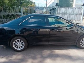 2017 Toyota Camry VII (XV50) Рестайлинг, чёрный, 2104000 рублей, вид 3