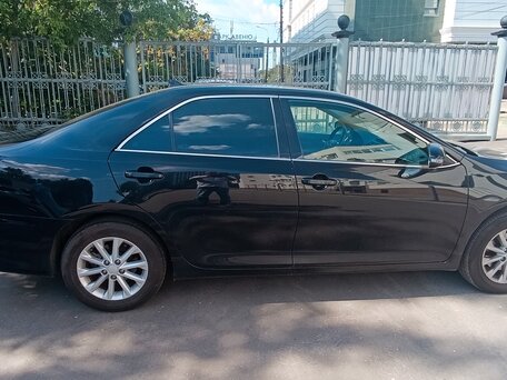 2017 Toyota Camry VII (XV50) Рестайлинг, чёрный, 2104000 рублей, вид 3