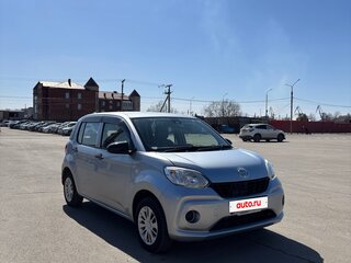 2017 Toyota Passo III, серебристый, 785000 рублей, вид 1