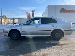 2004 Skoda Octavia I (A4) Рестайлинг, серебристый, 400000 рублей, вид 4