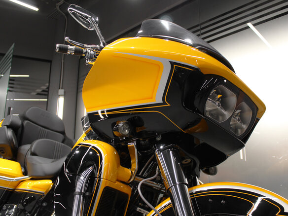 2022 Harley-Davidson CVO Road Glide, жёлтый, 5364828 рублей - вид 11