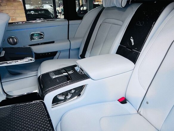 2026 Rolls-Royce Cullinan Black Badge I Рестайлинг (Series II), чёрный, 64350000 рублей - вид 15