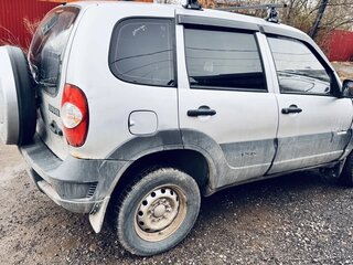 2013 Chevrolet Niva I Рестайлинг, серебристый, 350000 рублей, вид 4