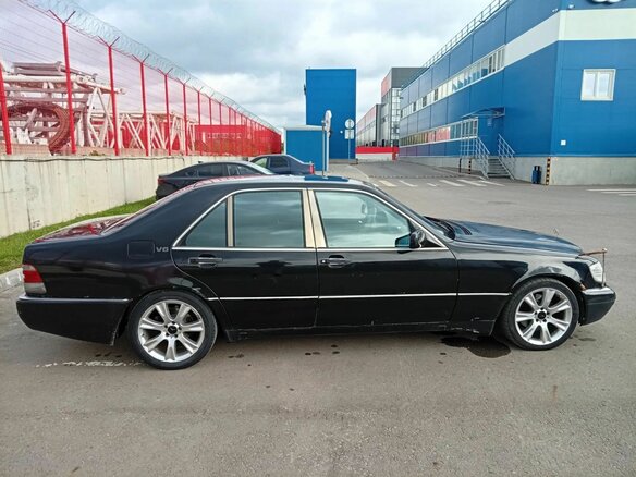 1991 Mercedes-Benz S-Класс 300 III (W140), чёрный, 390000 рублей - вид 1