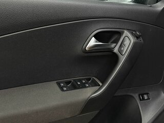2017 Volkswagen Polo V Рестайлинг, чёрный, 949777 рублей, вид 5