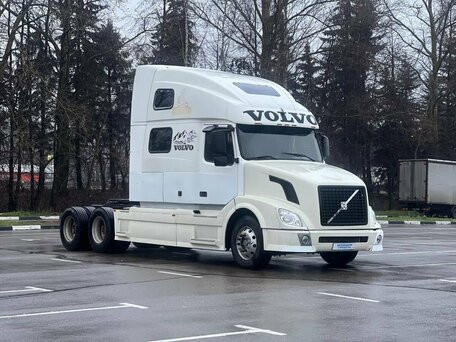 2003 Volvo VNL, белый, 1999999 рублей, вид 2