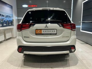2015 Mitsubishi Outlander III Рестайлинг 2, белый, 1799000 рублей, вид 5