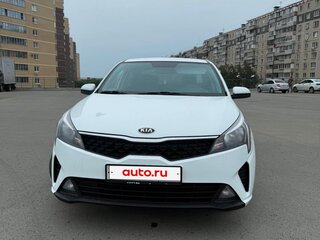 2021 Kia Rio IV Рестайлинг, белый, 1450000 рублей, вид 2