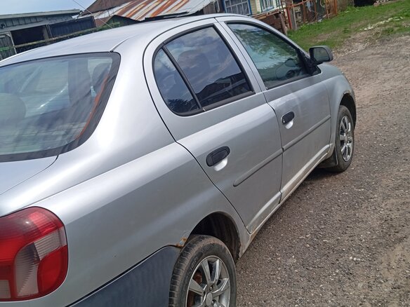 2002 Toyota Echo, серый, 155000 рублей - вид 4