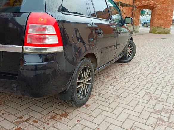 2010 Opel Zafira B Рестайлинг, чёрный, 690000 рублей - вид 2