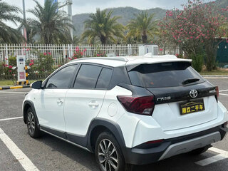 2022 Toyota Yaris L X XP150 Рестайлинг, белый, 1175100 рублей, вид 4
