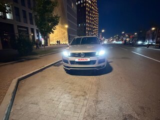 2013 Volkswagen Touareg II, серебристый, 2400000 рублей, вид 3