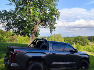 2022 Toyota Tundra CrewMax III, серый, 8200000 рублей, вид 3