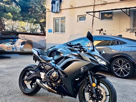 2024 Kawasaki Ninja 650, серый, 950000 рублей, вид 1