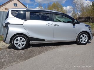 2022 Toyota Sienta II Рестайлинг, серебристый, 1700000 рублей, вид 4