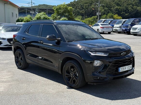 2022 Chevrolet TrailBlazer III, чёрный, 1786000 рублей - вид 2