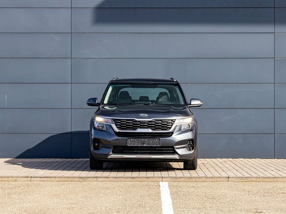 2020 Kia Seltos I, серый, 1795000 рублей - вид 1
