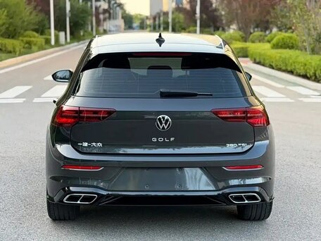 2023 Volkswagen Golf VIII, чёрный, 2300000 рублей, вид 4