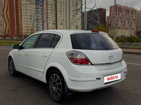 2011 Opel Astra H Рестайлинг, белый, 550000 рублей - вид 5