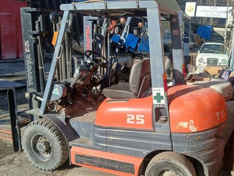 2012 Toyota 6F, 1500000 рублей, вид 1