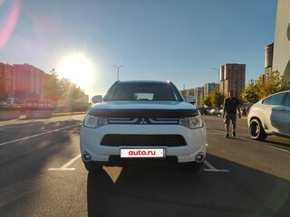 2013 Mitsubishi Outlander III, белый, 1700000 рублей, вид 3