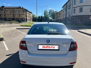 2018 Skoda Octavia III (A7) Рестайлинг, белый, 1790000 рублей, вид 5