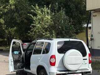 2017 Chevrolet Niva I Рестайлинг, белый, 600000 рублей, вид 3