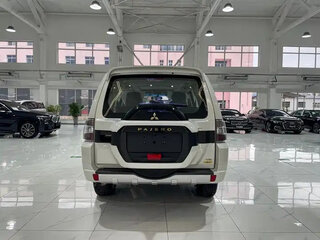 2022 Mitsubishi Pajero IV Рестайлинг 2, белый, 8107460 рублей, вид 4