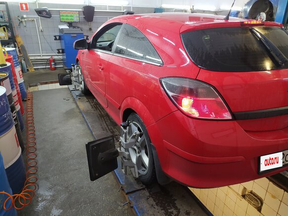2009 Opel Astra GTC H Рестайлинг, красный, 450000 рублей - вид 15