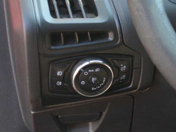 2012 Ford Focus III, красный - вид 13