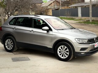 2019 Volkswagen Tiguan II, серый, 2000000 рублей, вид 5