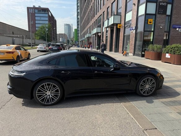 2021 Porsche Panamera 4 II Рестайлинг, чёрный, 8899000 рублей - вид 2