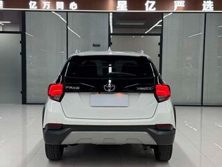 2022 Toyota Yaris IV, белый, 1133000 рублей, вид 4