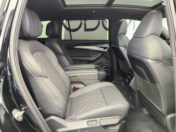 2026 Audi Q6 45 TFSI, чёрный, 8350000 рублей - вид 11