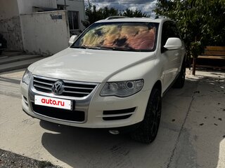 2010 Volkswagen Touareg I Рестайлинг, белый, 2100000 рублей, вид 1
