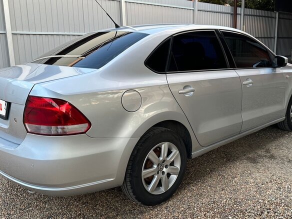 2012 Volkswagen Polo V, серебристый, 900000 рублей - вид 2